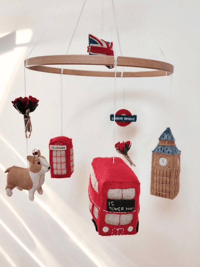 Mobile bébé en Feutrine: London calling - décoration chambre, cadeau bébé, cadeau naissance, baby shower, mobile non genré, mobile bébé londres