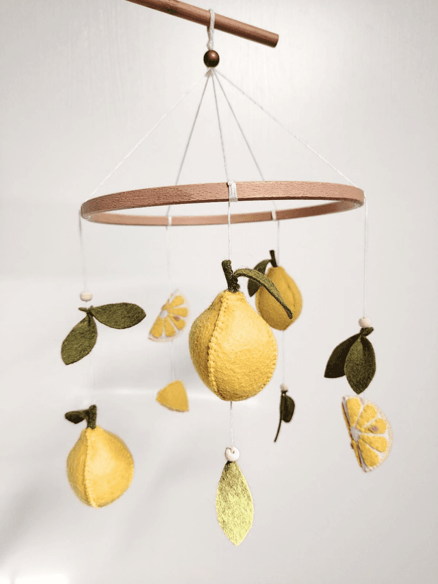 Mobile bébé en Feutrine: Lemon tree - décoration chambre, cadeau bébé, cadeau naissance, baby shower, mobile non genré, mobile citron