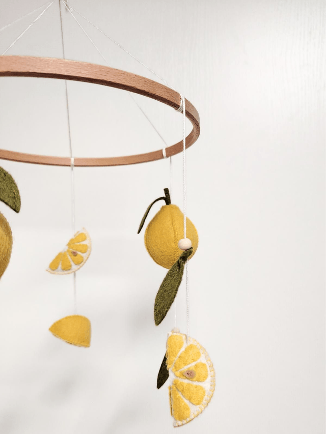 Mobile bébé en Feutrine: Lemon tree - décoration chambre, cadeau bébé, cadeau naissance, baby shower, mobile non genré, mobile citron