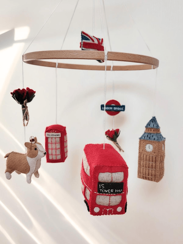 Mobile bébé en Feutrine: London calling - décoration chambre, cadeau bébé, cadeau naissance, baby shower, mobile non genré, mobile bébé londres