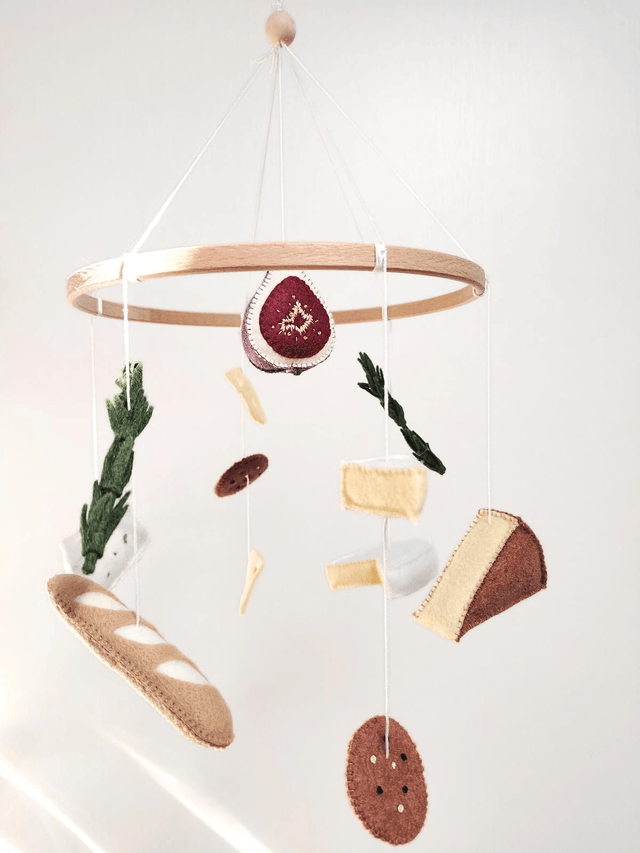 Mobile bébé en Feutrine: Say cheese - décoration chambre, cadeau bébé, cadeau naissance, baby shower, mobile non genré, mobile bébé fromage