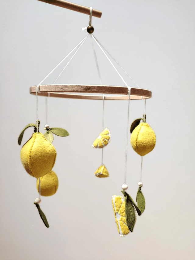 Mobile bébé en Feutrine: Lemon tree - décoration chambre, cadeau bébé, cadeau naissance, baby shower, mobile non genré, mobile citron