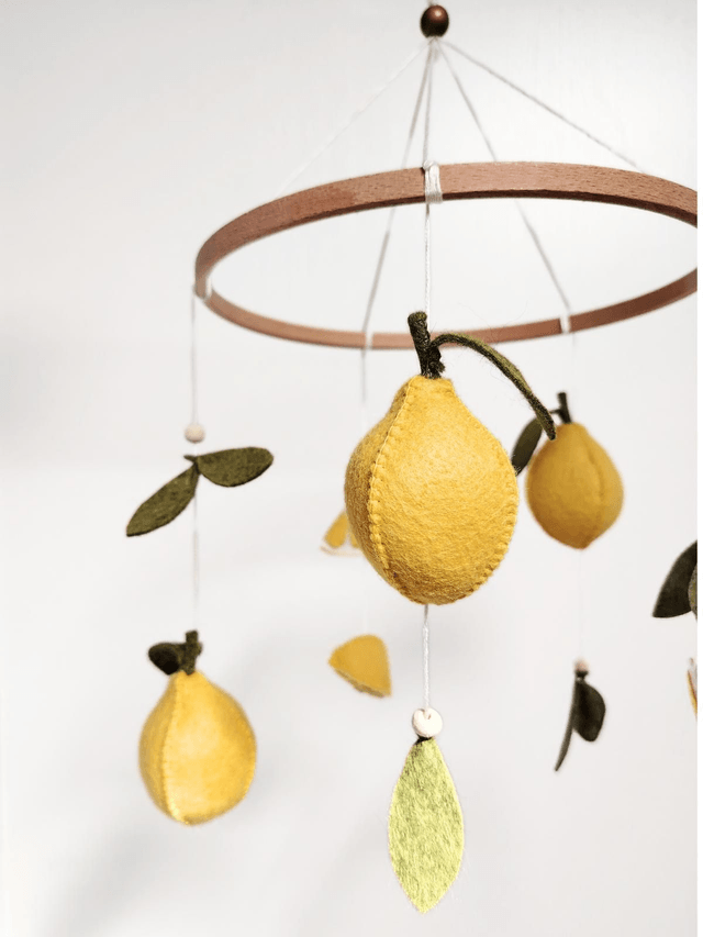 Mobile bébé en Feutrine: Lemon tree - décoration chambre, cadeau bébé, cadeau naissance, baby shower, mobile non genré, mobile citron