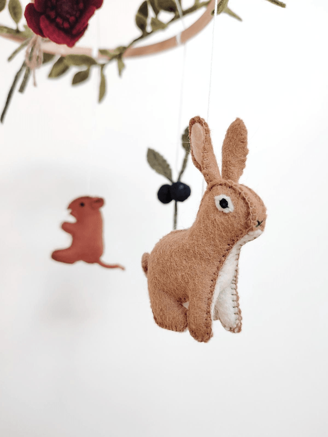 Mobile bébé en Feutrine: Promenade champêtre - décoration chambre, cadeau bébé, cadeau naissance, baby shower, mobile non genré, mobile bébé lapin