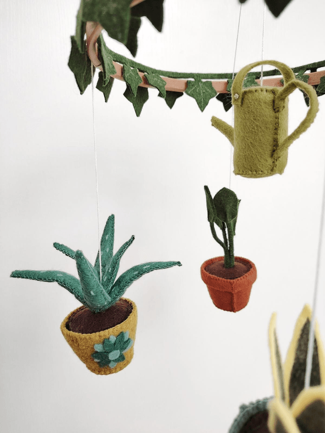Mobile bébé en Feutrine: Nadine / plantes - décoration chambre, cadeau bébé, cadeau naissance, baby shower, mobile non genré, mobile bébé plantes