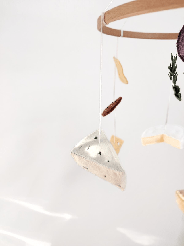Mobile bébé en Feutrine: Say cheese - décoration chambre, cadeau bébé, cadeau naissance, baby shower, mobile non genré, mobile bébé fromage