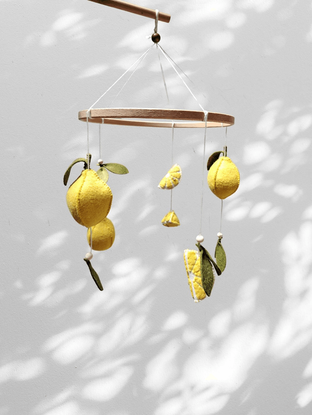 Mobile bébé en Feutrine: Lemon tree - décoration chambre, cadeau bébé, cadeau naissance, baby shower, mobile non genré, mobile citron