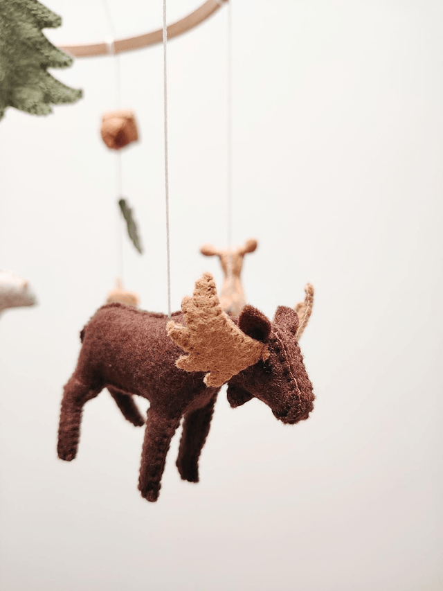 Mobile bébé en Feutrine: Fôret canadienne - décoration chambre, cadeau bébé, cadeau naissance, baby shower, mobile non genré, mobile bébé woodland