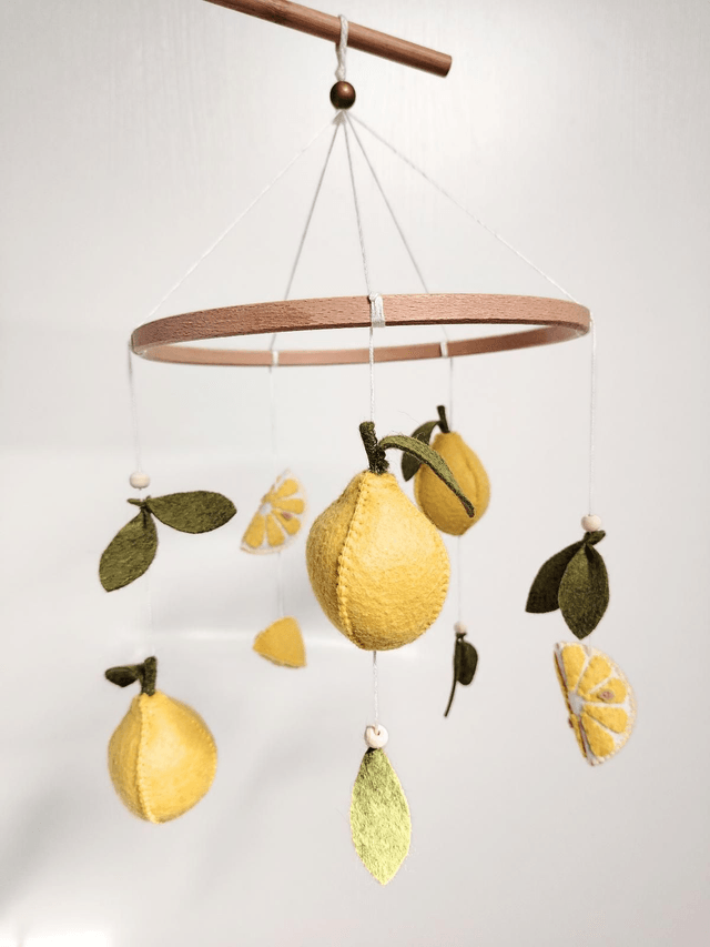 Mobile bébé en Feutrine: Lemon tree - décoration chambre, cadeau bébé, cadeau naissance, baby shower, mobile non genré, mobile citron