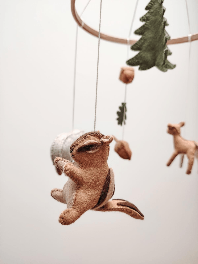 Mobile bébé en Feutrine: Fôret canadienne - décoration chambre, cadeau bébé, cadeau naissance, baby shower, mobile non genré, mobile bébé woodland